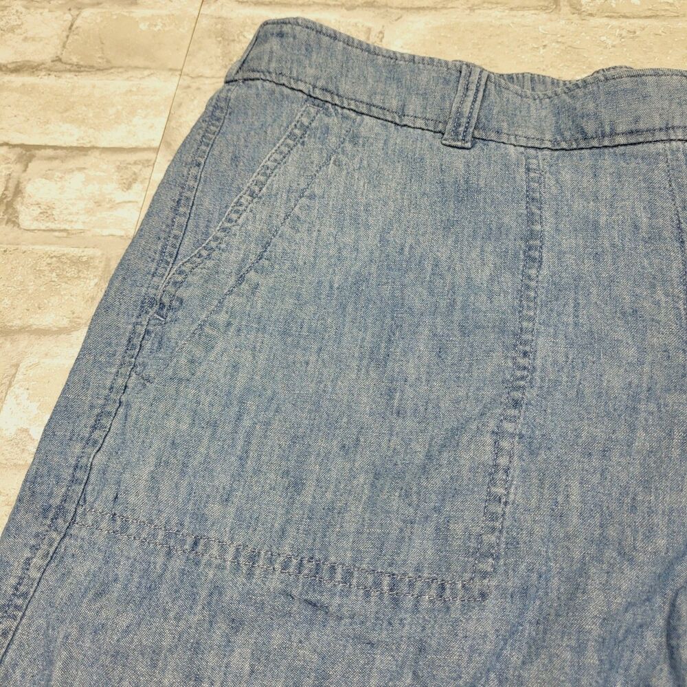 Women's Talbots Chambray Shorts Size 14 Lightweight Blue Pockets - Picture 2 of 5